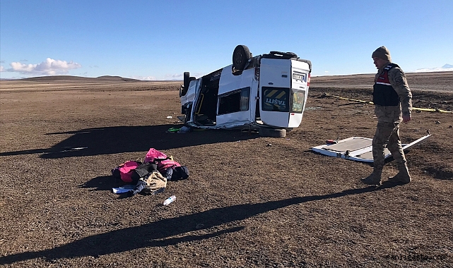 Kars’ta öğrenci servisi devrildi: 1 öğrenci yaşamını yitirdi, 14 öğrenci yaralandı Kars’ta öğrenci servisi devrildi: 1 öğrenci yaşamını yitirdi, 14 öğrenci yaralandı