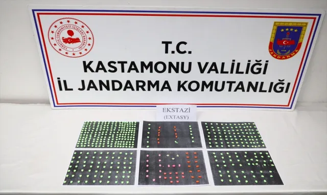 Kastamonu’da uyuşturucu operasyonlarında 2 zanlı yakalandı Kastamonu’da uyuşturucu operasyonlarında 2 zanlı yakalandı