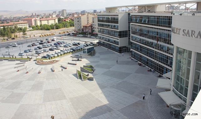 Kayseri’de eski kız arkadaşının otomobilini sıkıştırıp ölümüne neden olduğu öne sürülen sanık hakim karşısına çıktı Kayseri’de eski kız arkadaşının otomobilini sıkıştırıp ölümüne neden olduğu öne sürülen sanık hakim karşısına çıktı