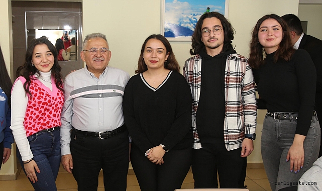 Kayseri’de ’Genç Hekimler Ustalarıyla Birlikte Kayseri Erciyes Kampında’ programı düzenlendi Kayseri’de ’Genç Hekimler Ustalarıyla Birlikte Kayseri Erciyes Kampında’ programı düzenlendi