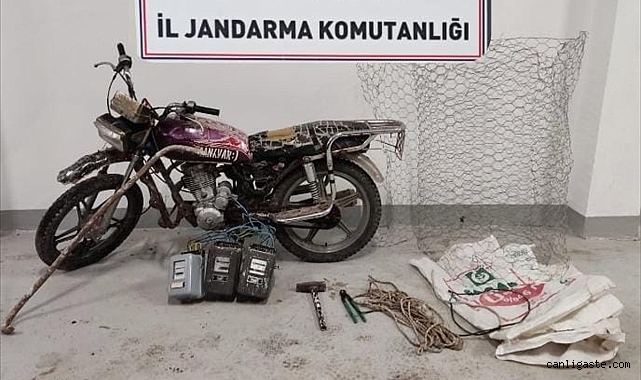 Kayseri’de ikametten hırsızlık yapan şüpheli kaçarken yakalandı Kayseri’de ikametten hırsızlık yapan şüpheli kaçarken yakalandı