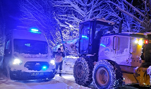 Kayseri’de kardan kapanan 111 mahalle yolu ulaşıma açıldı Kayseri’de kardan kapanan 111 mahalle yolu ulaşıma açıldı
