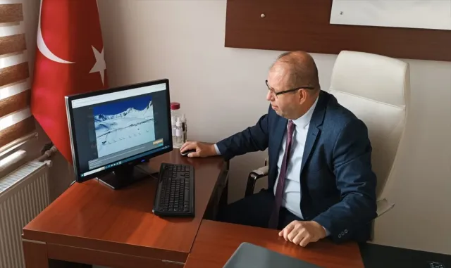 Kayseri’de kaymakamlar, AA’nın "Yılın Fotoğrafları" oylamasına katıldı Kayseri’de kaymakamlar, AA’nın "Yılın Fotoğrafları" oylamasına katıldı
