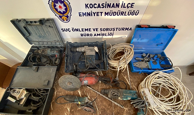 Kayseri’de otodan hırsızlık şüphelisi 2 kişi yakalandı: 4 gözaltı Kayseri’de otodan hırsızlık şüphelisi 2 kişi yakalandı: 4 gözaltı