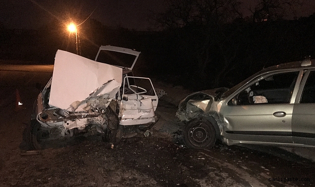 Kayseri’de otomobiller kafa kafaya çarpıştı: 4’ü çocuk 5 yaralı Kayseri’de otomobiller kafa kafaya çarpıştı: 4’ü çocuk 5 yaralı