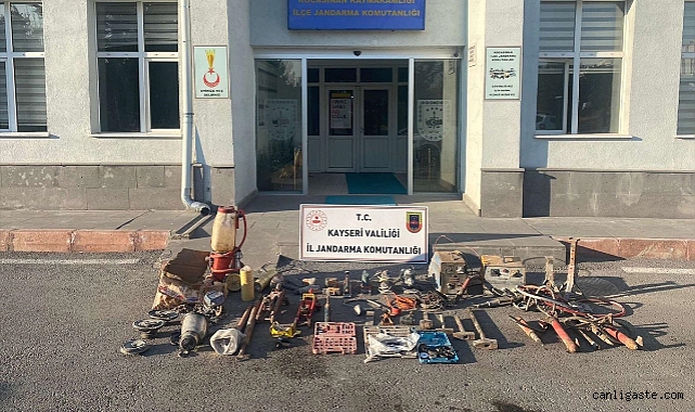 Kayseri’de şüphe üzerine durdurulan araçta dükkan açacak çalıntı malzemeler bulundu! Kayseri’de şüphe üzerine durdurulan araçta dükkan açacak çalıntı malzemeler bulundu!