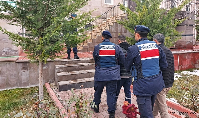 Kayseri Olay: Çaldıkları halıları 3 bin avroya satmak isteyen zanlılar yakalandı Kayseri Olay: Çaldıkları halıları 3 bin avroya satmak isteyen zanlılar yakalandı
