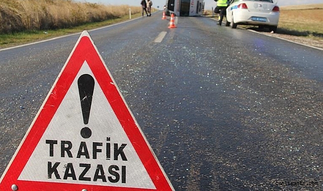 Kayseri Sivas yolunda devrilen kamyonetin sürücüsü yaralandı Kayseri Sivas yolunda devrilen kamyonetin sürücüsü yaralandı