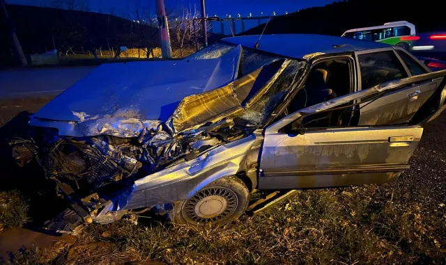 Kocaeli’de tırla çarpışan otomobildeki 2 kişi yaralandı Kocaeli’de tırla çarpışan otomobildeki 2 kişi yaralandı