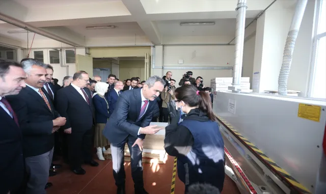 Milli Eğitim Bakanı Özer, Bursa’da meslek lisesi ziyaretinde konuştu: Milli Eğitim Bakanı Özer, Bursa’da meslek lisesi ziyaretinde konuştu: