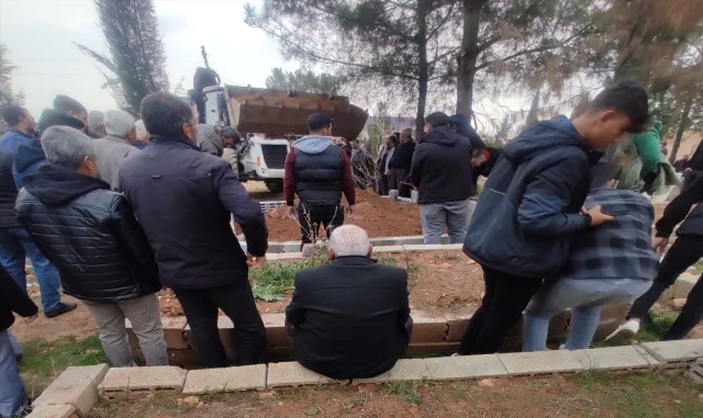 Sancaktepe’de sitede ölü bulunan 4 kişinin cenazesi Şanlıurfa’da toprağa verildi Sancaktepe’de sitede ölü bulunan 4 kişinin cenazesi Şanlıurfa’da toprağa verildi