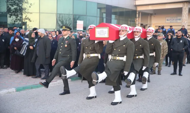 Şehit Astsubay Kıdemli Çavuş Harun Uğur, Malatya’da son yolculuğuna uğurlandı Şehit Astsubay Kıdemli Çavuş Harun Uğur, Malatya’da son yolculuğuna uğurlandı