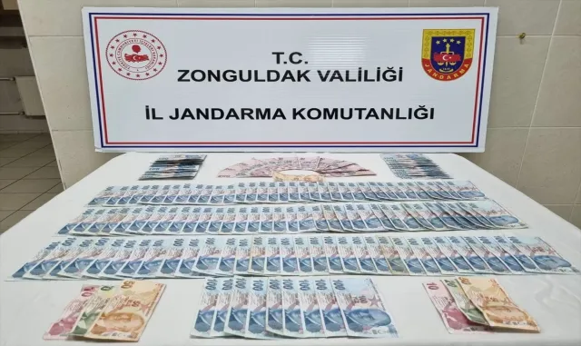 Zonguldak’ta kendisini jandarma olarak tanıtarak dolandırıcılık yapan zanlı tutuklandı Zonguldak’ta kendisini jandarma olarak tanıtarak dolandırıcılık yapan zanlı tutuklandı