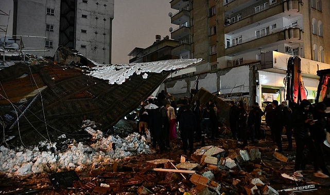 AFAD: Depremde 7 ilde 76 kişi yaşamını yitirdi AFAD: Depremde 7 ilde 76 kişi yaşamını yitirdi