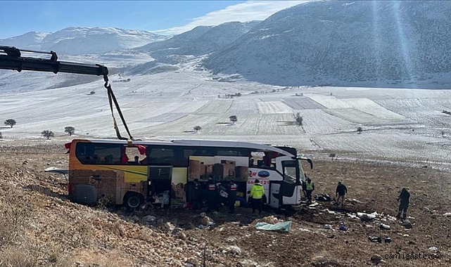 Afyonkarahisar’da yolcu otobüsü devrildi: 8 kişi hayatını kaybetti Afyonkarahisar’da yolcu otobüsü devrildi: 8 kişi hayatını kaybetti