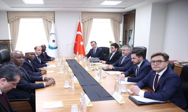 Bakan Nebati, İİT Genel Sekreteri Taha ile görüştü Bakan Nebati, İİT Genel Sekreteri Taha ile görüştü