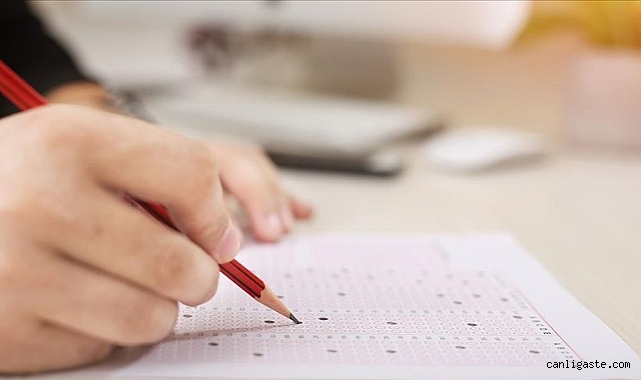 Bakan Özer’den LGS ve YKS açıklaması: LGS ve YKS’de 2. dönem konuları olmayacak Bakan Özer’den LGS ve YKS açıklaması: LGS ve YKS’de 2. dönem konuları olmayacak