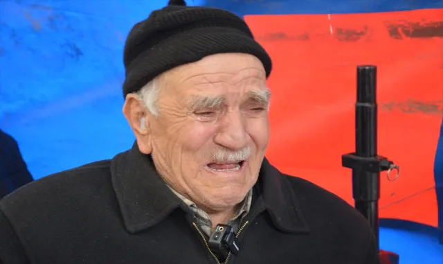 Balıkesirli Mehmet Amca, deprem bölgesi için yardım çağrısında bulundu Balıkesirli Mehmet Amca, deprem bölgesi için yardım çağrısında bulundu