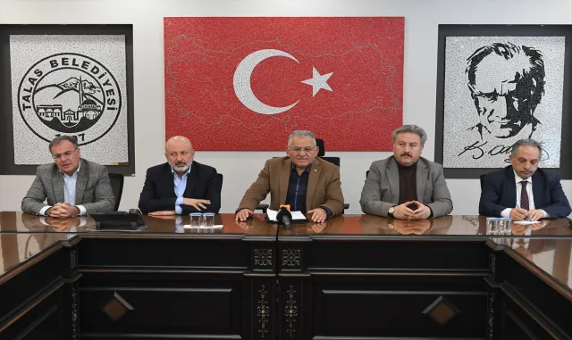 Büyükkılıç, merkez ilçe belediye başkanlarıyla depremi değerlendirdi Büyükkılıç, merkez ilçe belediye başkanlarıyla depremi değerlendirdi