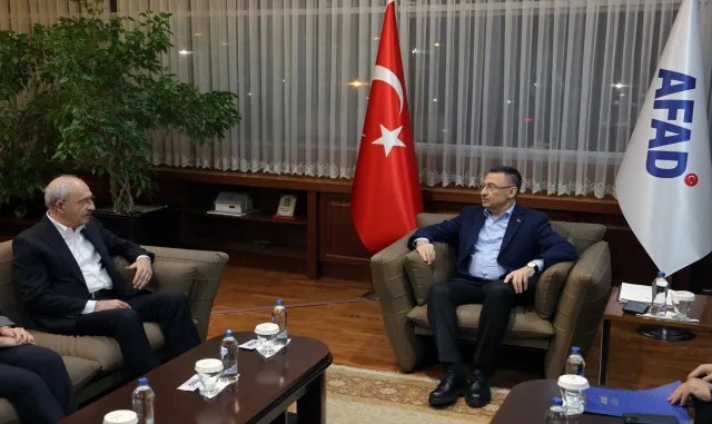 CHP Genel Başkanı Kılıçdaroğlu, AFAD Acil Durum Yönetim Merkezi’ni ziyaret etti CHP Genel Başkanı Kılıçdaroğlu, AFAD Acil Durum Yönetim Merkezi’ni ziyaret etti