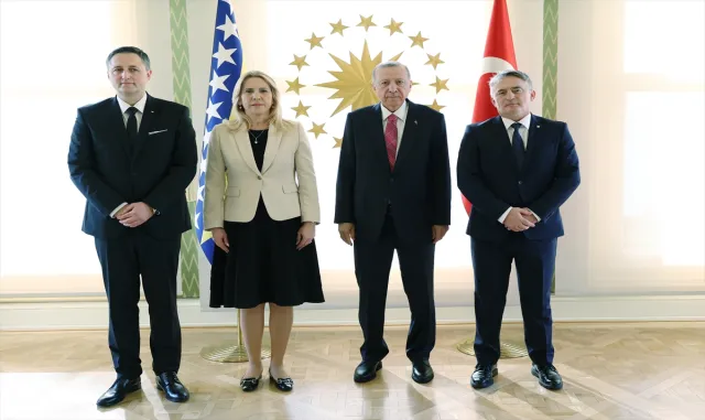 Cumhurbaşkanı Erdoğan, Bosna Hersek Devlet Başkanlığı Konseyi üyelerini kabul etti Cumhurbaşkanı Erdoğan, Bosna Hersek Devlet Başkanlığı Konseyi üyelerini kabul etti