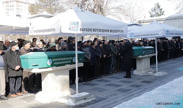 Depremde hayatını kaybeden 27 kişi Niğde, Kayseri, Kırıkkale ve Sivas’ta defnedildi Depremde hayatını kaybeden 27 kişi Niğde, Kayseri, Kırıkkale ve Sivas’ta defnedildi