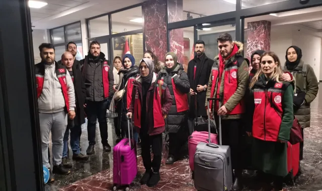 Depremin merkez üssü Kahramanmaraş’a takviye arama kurtarma ekipleri geliyor Depremin merkez üssü Kahramanmaraş’a takviye arama kurtarma ekipleri geliyor