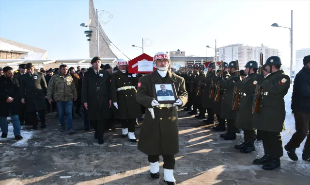 Depremlerde hayatını kaybeden 10 kişi, Sivas, Niğde ve Yozgat’ta defnedildi Depremlerde hayatını kaybeden 10 kişi, Sivas, Niğde ve Yozgat’ta defnedildi