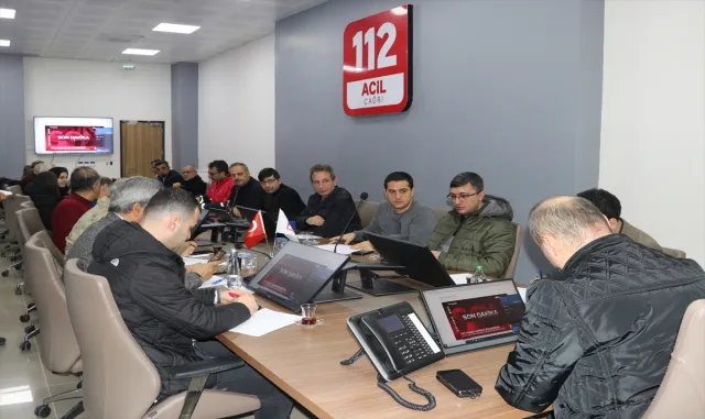 Elazığ’da depremde hasar gördüğü için boşaltılan bina çöktü Elazığ’da depremde hasar gördüğü için boşaltılan bina çöktü