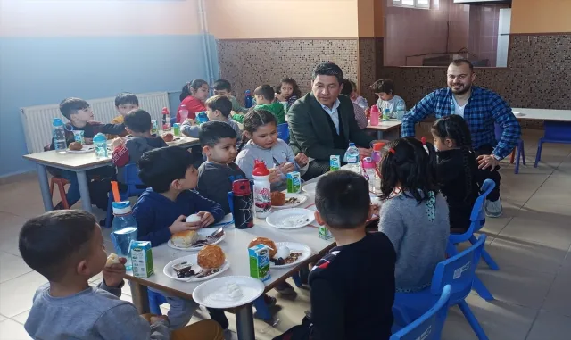 Enkazdan 6 gün sonra çıkarılan öğretmen çift maden işçilerine minnettar Enkazdan 6 gün sonra çıkarılan öğretmen çift maden işçilerine minnettar