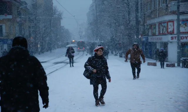 Eskişehir’de kar ve soğuk hava etkili oluyor Eskişehir’de kar ve soğuk hava etkili oluyor