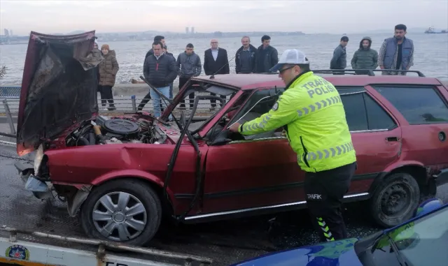 Fatih’te otomobille çarpışan aracın sürücüsü olay yerinden kaçtı Fatih’te otomobille çarpışan aracın sürücüsü olay yerinden kaçtı