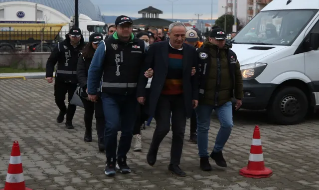 GÜNCELLEME - Gökçeada Belediye Başkanı Ünal Çetin tutuklandı GÜNCELLEME - Gökçeada Belediye Başkanı Ünal Çetin tutuklandı