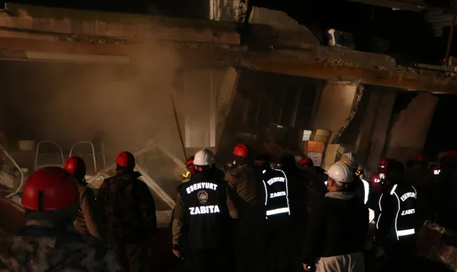 GÜNCELLEME - Hatay merkezli depremde çöken iş yerindeki arama çalışması sonlandırıldı GÜNCELLEME - Hatay merkezli depremde çöken iş yerindeki arama çalışması sonlandırıldı
