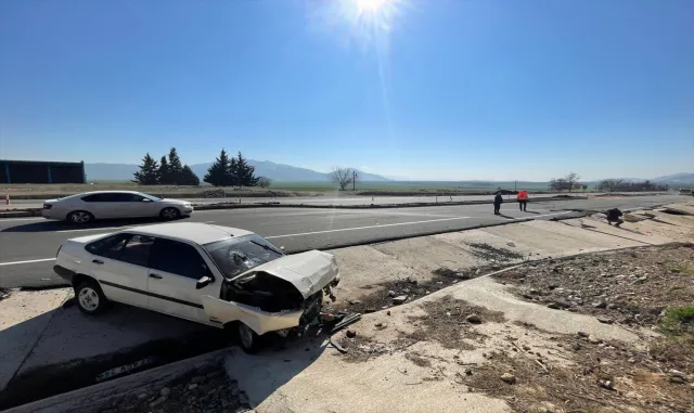 GÜNCELLEME - İslahiye-Hatay kara yolunda depremlerin ardından 1,5 metrelik kabarmalar oldu GÜNCELLEME - İslahiye-Hatay kara yolunda depremlerin ardından 1,5 metrelik kabarmalar oldu