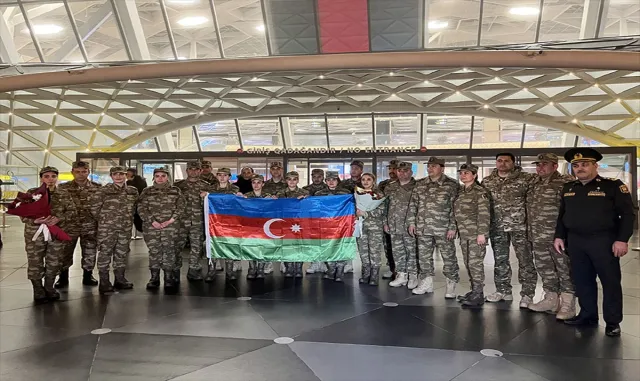 Kahramanmaraş’ta görev yapan Azerbaycanlı askeri sağlık personeli Bakü’ye döndü Kahramanmaraş’ta görev yapan Azerbaycanlı askeri sağlık personeli Bakü’ye döndü