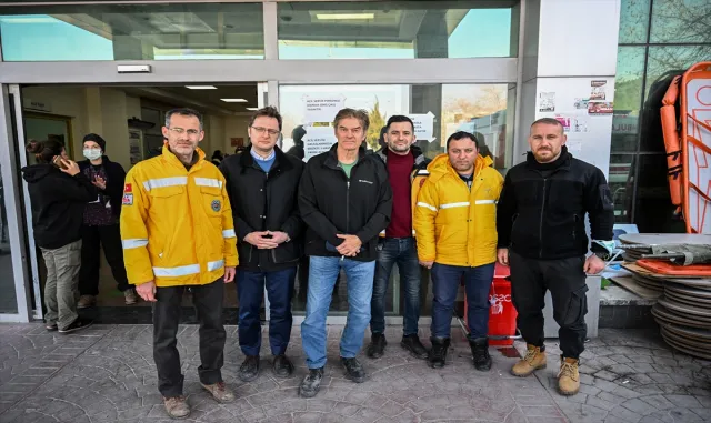 Kalp cerrahı Dr. Mehmet Öz Hatay’da hastanede yatan depremzedeleri ziyaret etti Kalp cerrahı Dr. Mehmet Öz Hatay’da hastanede yatan depremzedeleri ziyaret etti