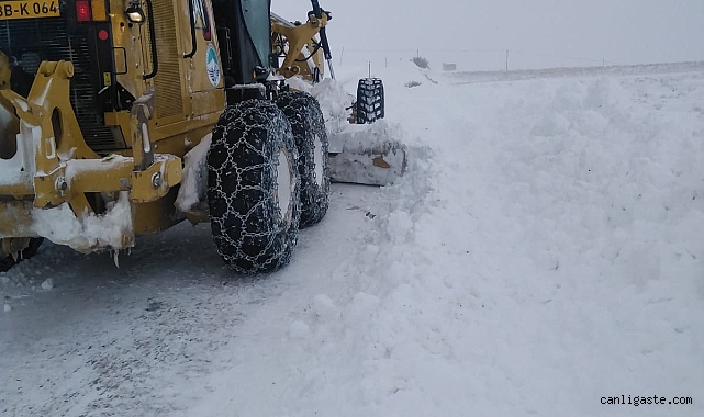 Kayseri’nin 7 ilçesinde kapanan 104 mahalle yolu ulaşıma açıldı Kayseri’nin 7 ilçesinde kapanan 104 mahalle yolu ulaşıma açıldı