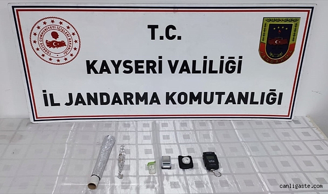 Kayseri’de uyuşturucu ticareti yaptıkları iddiasıyla 3 kişi yakalandı Kayseri’de uyuşturucu ticareti yaptıkları iddiasıyla 3 kişi yakalandı