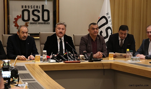 Kayseri’den deprem bölgelerine 600’ün üzerinde yardım tırı gönderildi Kayseri’den deprem bölgelerine 600’ün üzerinde yardım tırı gönderildi