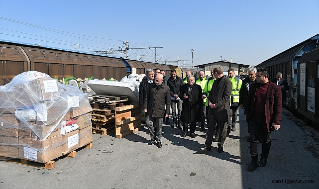 Kayseri’den deprem bölgesine yardımlar sürüyor Kayseri’den deprem bölgesine yardımlar sürüyor