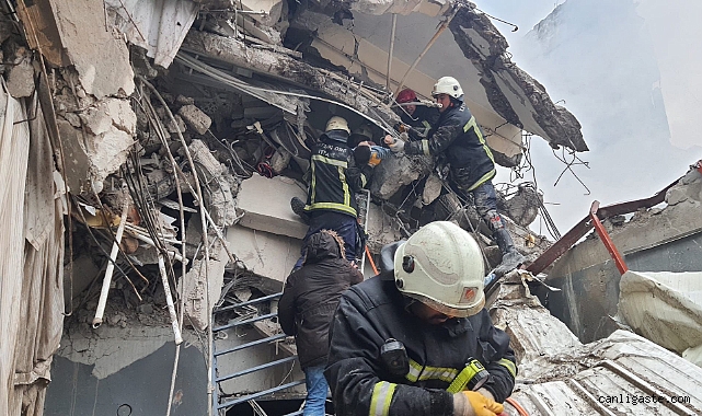 Kayseri OSB Arama Kurtarma Ekibi, Hatay’da 4 kişiyi 46 saat sonra enkazdan çıkardı Kayseri OSB Arama Kurtarma Ekibi, Hatay’da 4 kişiyi 46 saat sonra enkazdan çıkardı