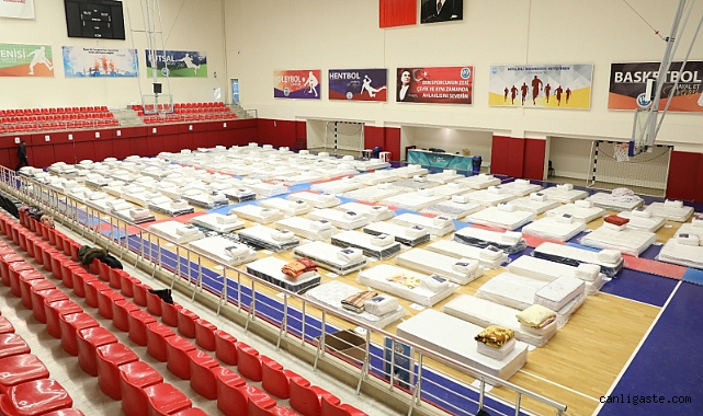 Kayseri Üniversitesi, spor salonu ile kongre merkezini depremzedelere açtı Kayseri Üniversitesi, spor salonu ile kongre merkezini depremzedelere açtı