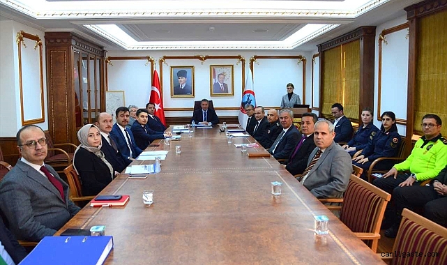Kırşehir’de Vali Buhara Başkanlığında eğitim güvenliği tedbirleri değerlendirildi Kırşehir’de Vali Buhara Başkanlığında eğitim güvenliği tedbirleri değerlendirildi