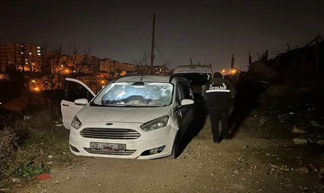 Kocaeli’de denetimden kaçarken aracıyla polise çarpan sürücü tutuklandı Kocaeli’de denetimden kaçarken aracıyla polise çarpan sürücü tutuklandı