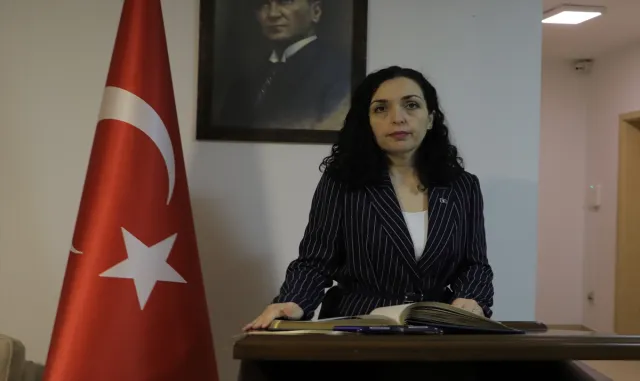 Kosova Başbakanı Kurti, Türkiye’nin Priştine Büyükelçiliğinde taziye defterini imzaladı: Kosova Başbakanı Kurti, Türkiye’nin Priştine Büyükelçiliğinde taziye defterini imzaladı:
