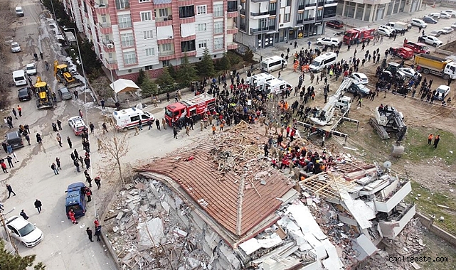 Malatya’da 5,6 büyüklüğündeki depremde 2 kişi hayatını kaybetti Malatya’da 5,6 büyüklüğündeki depremde 2 kişi hayatını kaybetti