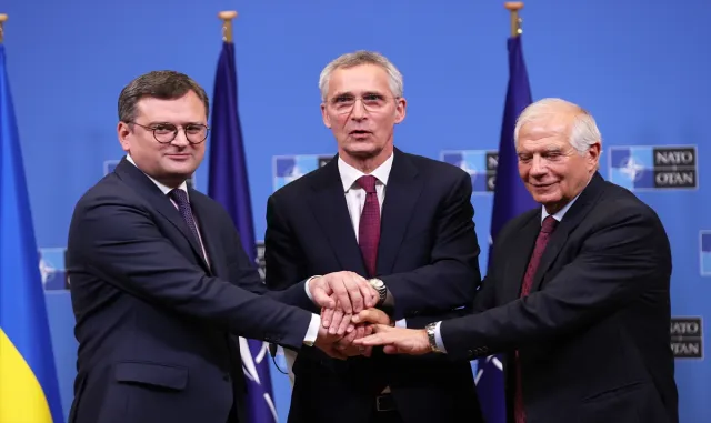 NATO, AB ve Ukrayna silah ve mühimmat üretimini hızlandırmanın yollarını arıyor NATO, AB ve Ukrayna silah ve mühimmat üretimini hızlandırmanın yollarını arıyor