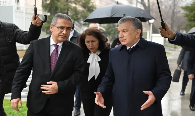Özbekistan Cumhurbaşkanı Mirziyoyev, Türkiye’nin Taşkent Büyükelçiliğinde taziye defterini imzaladı Özbekistan Cumhurbaşkanı Mirziyoyev, Türkiye’nin Taşkent Büyükelçiliğinde taziye defterini imzaladı