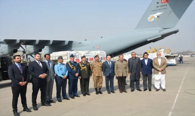 Pakistan’dan Türkiye’deki depremzedeler için yardımlar sürüyor Pakistan’dan Türkiye’deki depremzedeler için yardımlar sürüyor